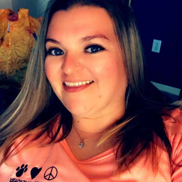 Meet your Posher, Melissa - Picture 1 of 1